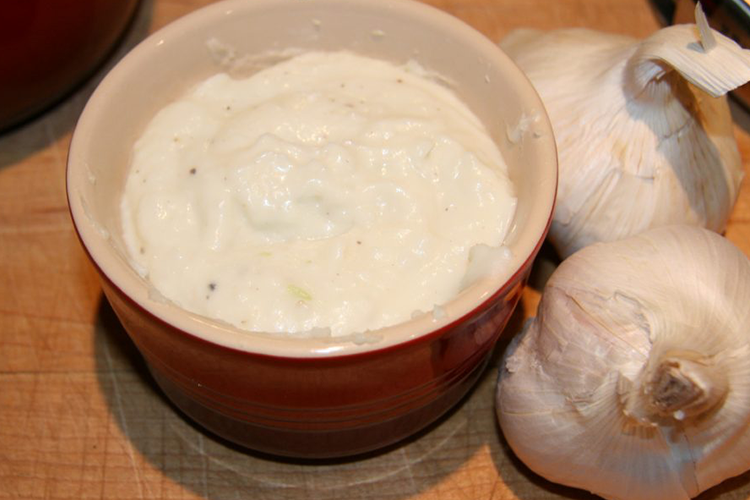 Lebanese Garlic Sauce – Eatapedia